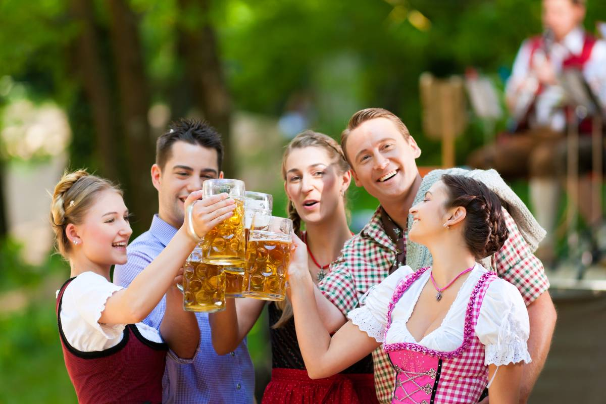 Живопись пара на Октоберфест фото. October Fest Germany неприличное.